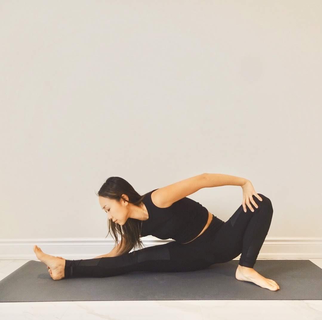 AKINA - Pilates pose